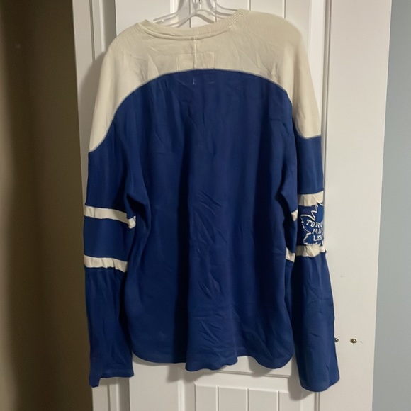 Toronto maple leafs winter classic sweater - Picture 2 of 2